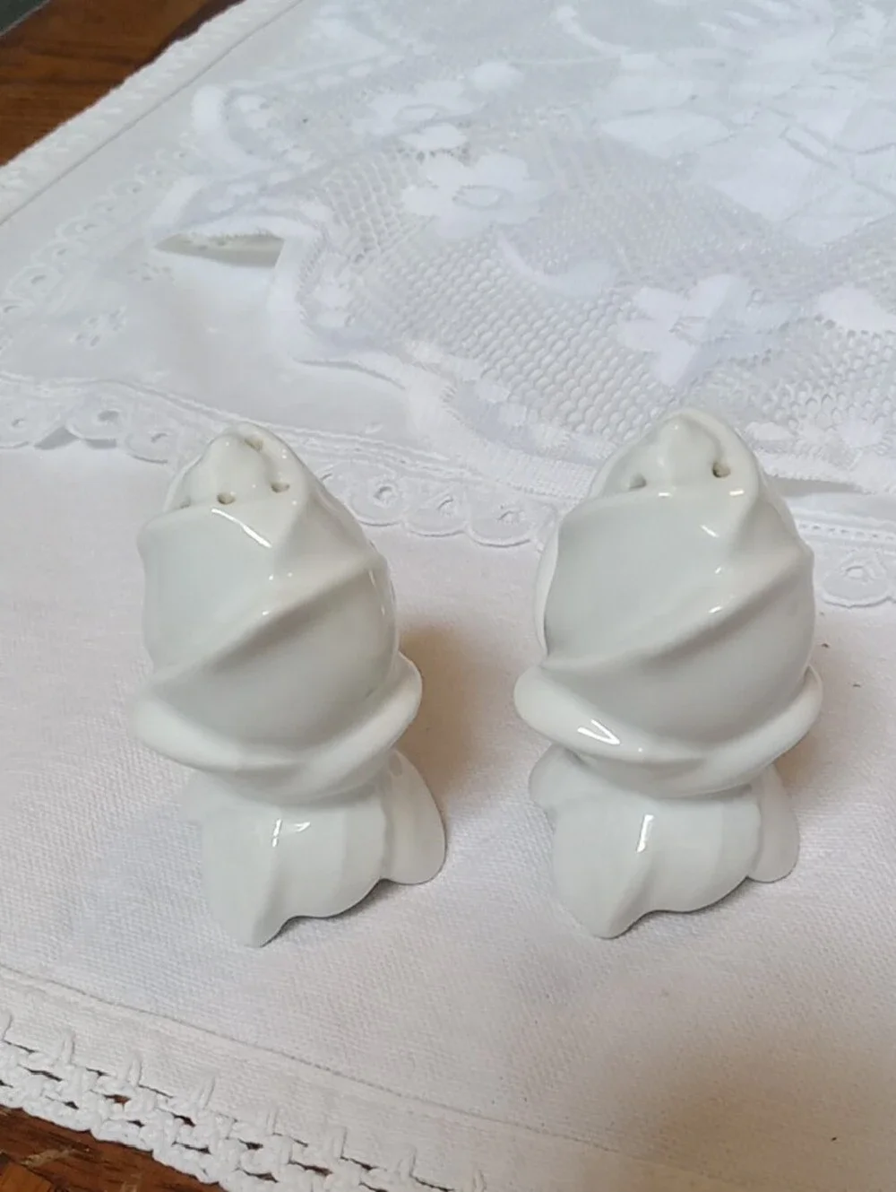 Golden Crown White Rose Salt & Pepper Shakers